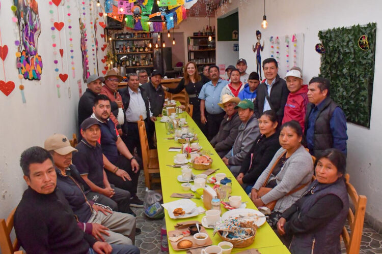 Fabiola Ricci refrenda su compromiso con el gremio de aseadores de calzado de San Cristóbal 