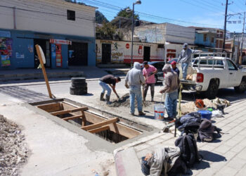 Avanzan trabajos de mantenimiento y sustitución de rejillas pluviales en SCLC