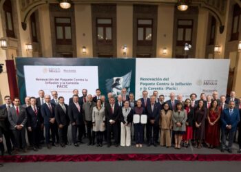 Presidenta y empresarios firman renovación del Pacic para mantener la canasta básica en 910 pesos