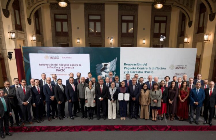 Presidenta y empresarios firman renovación del Pacic para mantener la canasta básica en 910 pesos