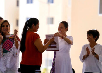 Claudia Sheinbaum entrega 225 viviendas nuevas, 497 liberaciones de hipoteca y 193 escrituras
