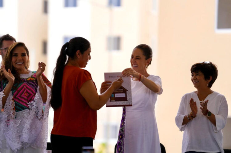 Claudia Sheinbaum entrega 225 viviendas nuevas, 497 liberaciones de hipoteca y 193 escrituras