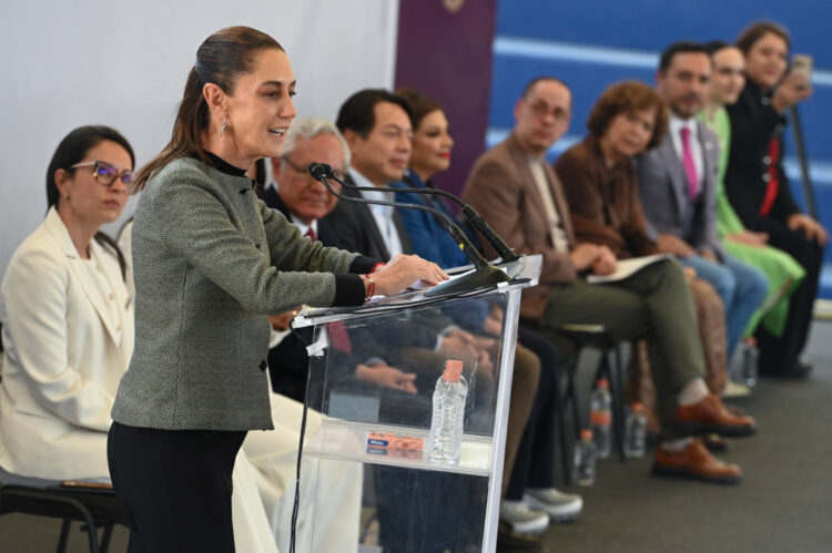 Presidenta encabeza presentación del nuevo centro público de formación en IA