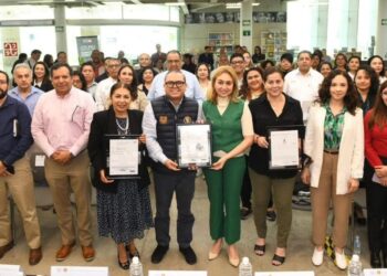 Entregan en la UNACH certificados y títulos de propiedad intelectual