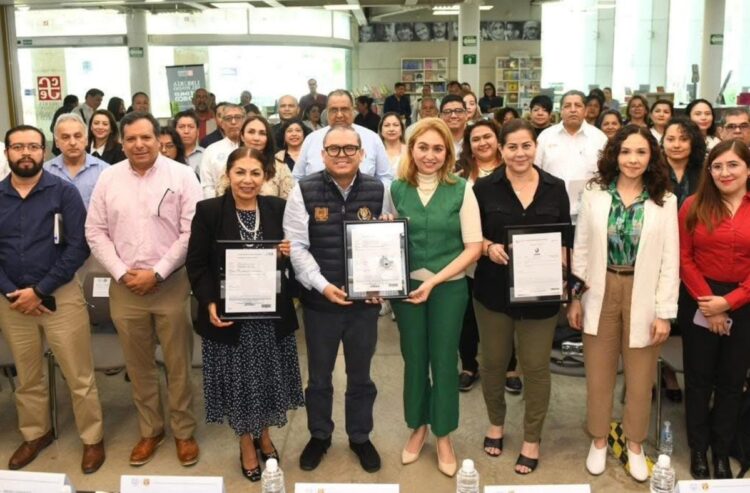 Entregan en la UNACH certificados y títulos de propiedad intelectual