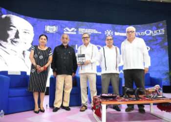 Presenta Leonardo Padura su obra “Morir en la arena” en la Benemérita UNACH