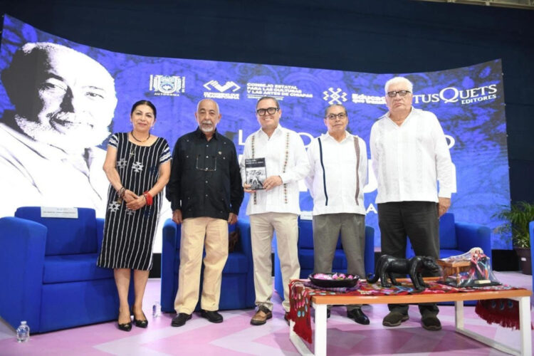 Presenta Leonardo Padura su obra “Morir en la arena” en la Benemérita UNACH