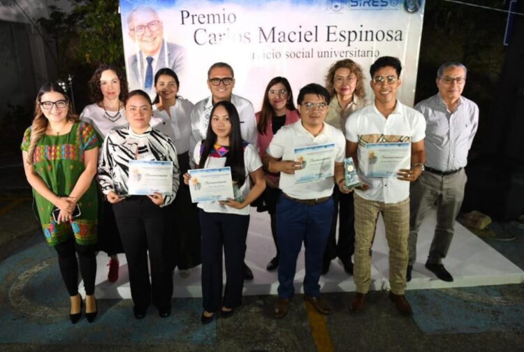 Entregan en la Benemérita UNACH el Premio ‘Carlos Maciel Espinosa’