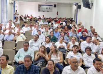 Rindió su tercer informe de actividades el director de la Facultad de Negocios de la UNACH Campus Tapachula