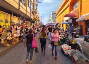 Angel Torres en su papel de princeso, no ve ni escucha a los tuxtlecos