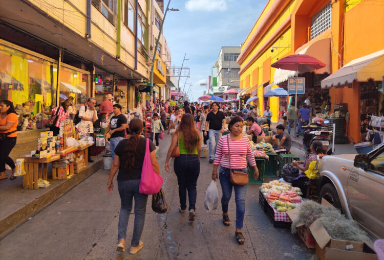 Angel Torres en su papel de princeso, no ve ni escucha a los tuxtlecos