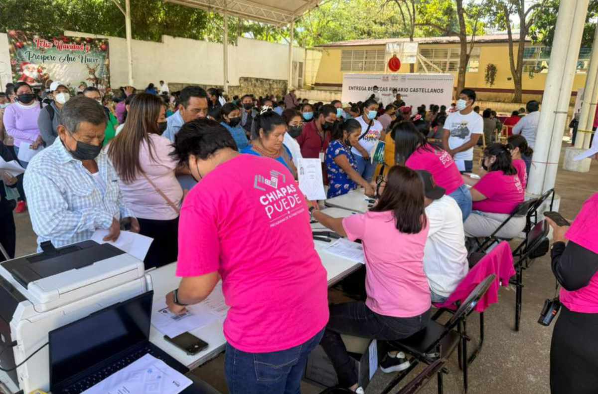 Entregan becas del programa Chiapas Puede en Berriozábal 