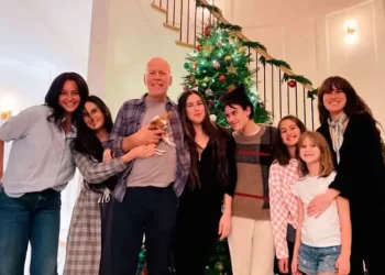 Familia de Bruce Willis se prepara para una Navidad que podría ser la última