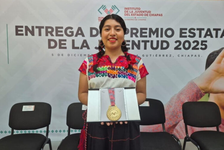 Estudiante del Cecytech destaca en el Premio Estatal de la Juventud 2025