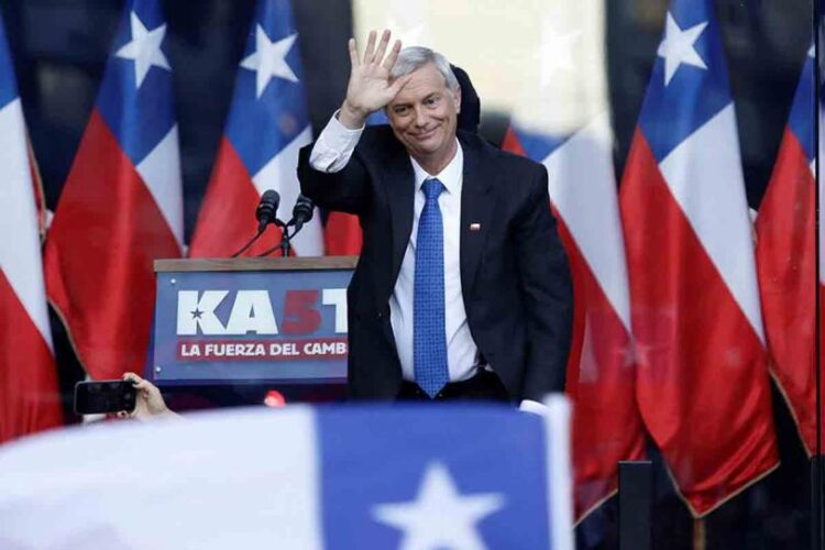 Chile gira a la derecha; José Antonio Kast gana la presidencia con amplia ventaja