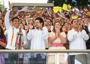 Asiste Eduardo Ramírez al Tercer Informe del gobernador de Oaxaca, Salomón Jara