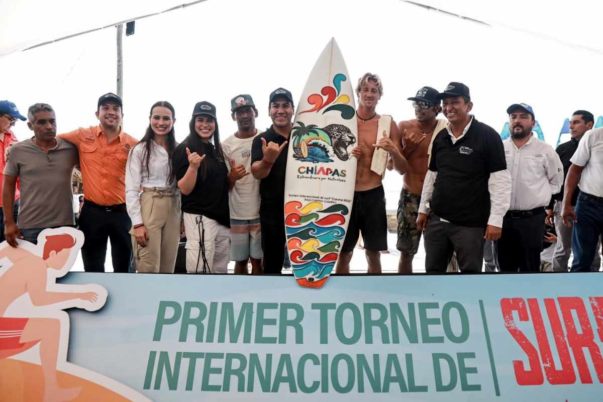 Eduardo Ramírez inaugura el Primer Torneo Internacional de Surf 2025 en Pijijiapan