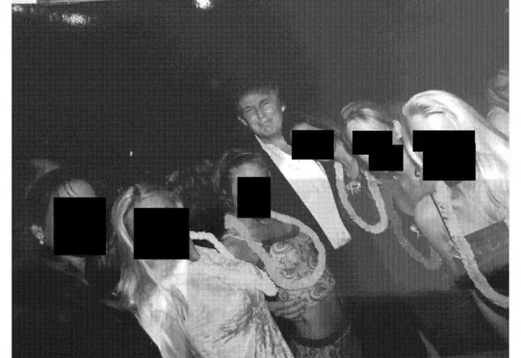 Demócratas revelan nuevas fotos de Epstein con Trump; se suman Bill Clinton y Steve Bannon