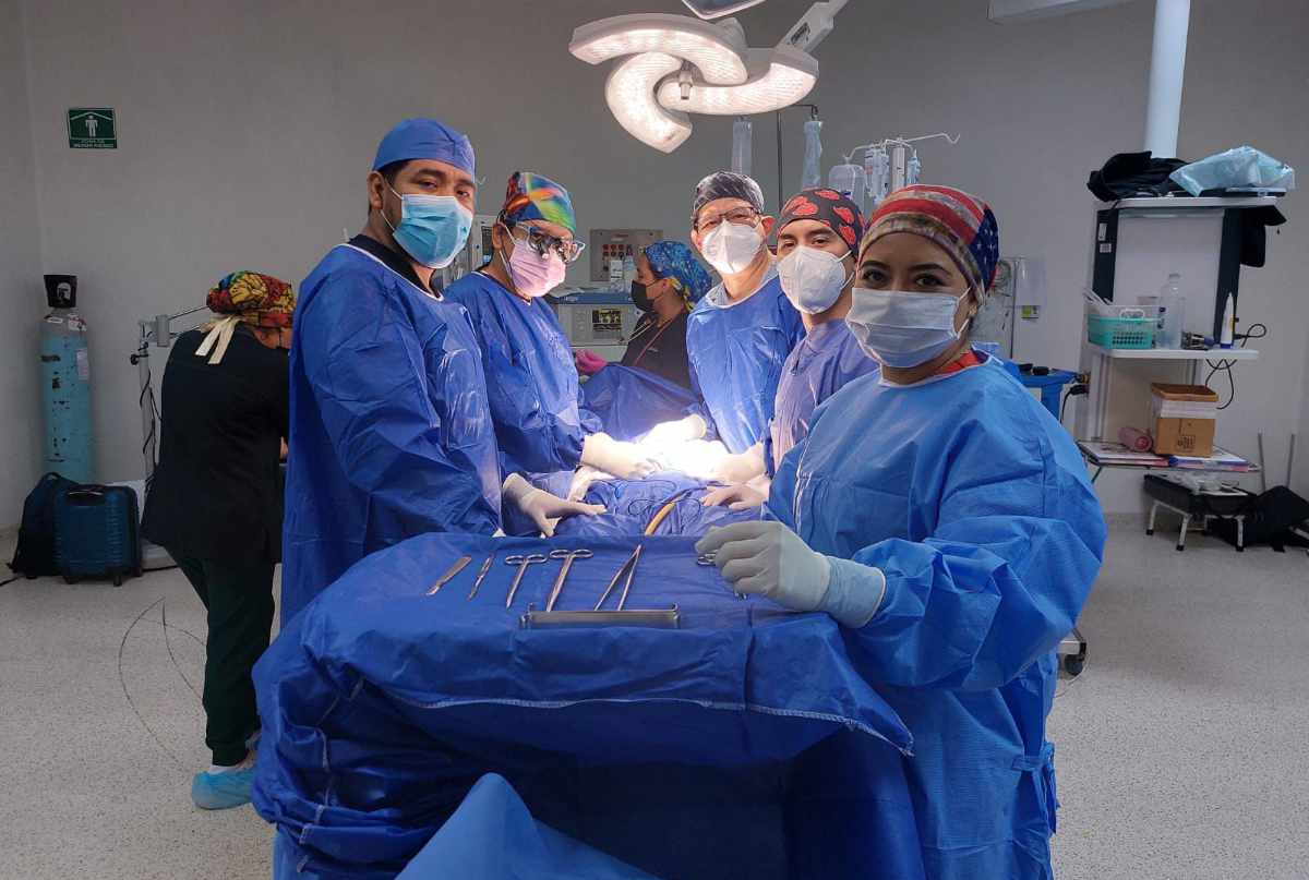 Padre dona un riñón a su hijo en exitoso trasplante renal realizado por el IMSS Bienestar en Chiapas 