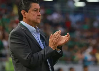 Luis Fernando Tena renueva con Guatemala hasta 2030