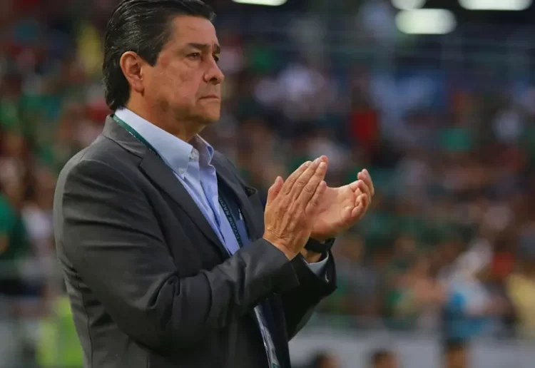 Luis Fernando Tena renueva con Guatemala hasta 2030