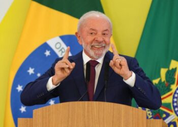 Lula dice que vetará ley que reduce la pena de cárcel de Jair Bolsonaro