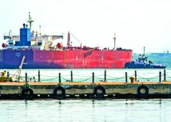 Maduro desafía a EU; da salida a petroleros: dos buques navegarán en modo furtivo