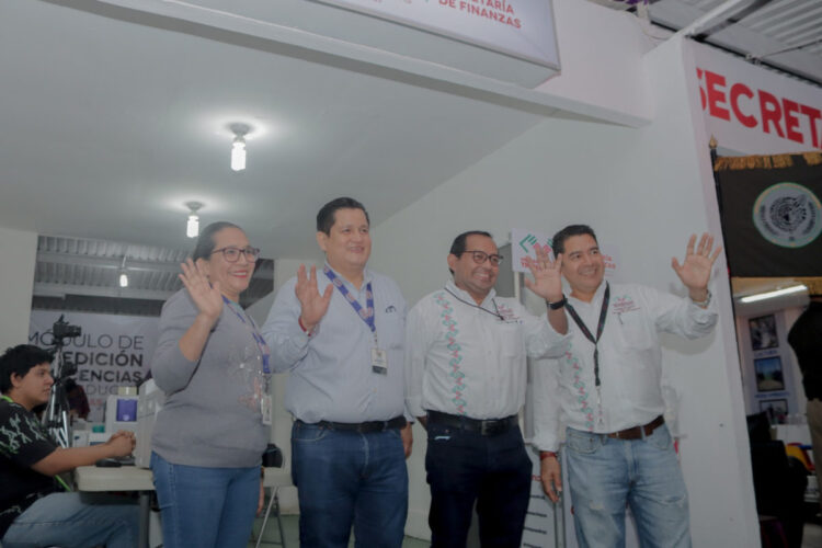 Secretaría de Finanzas pone a tu alcance el módulo de licencias en la Feria Chiapas 2025