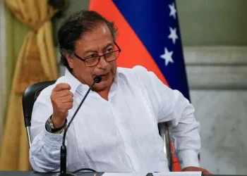 Petro clama por “gobierno de transición” y “amnistía” en Venezuela