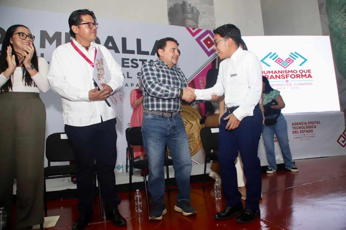 Juan Carlos Moreno Guillén asiste a la entrega del Mérito Estatal de Investigación