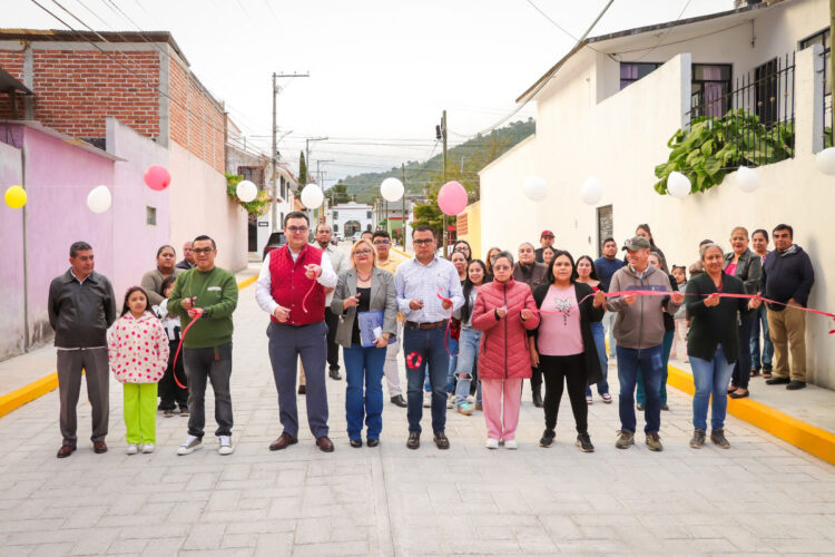 Inauguran rehabilitación de drenaje y pavimentación en la colonia FETSE 2000