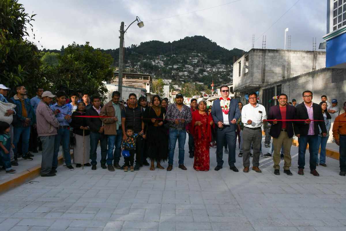 Inauguran pavimentación con concreto hidráulico en la colonia Nueva Maravilla