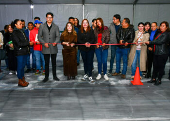 Se inaugura la pista de hielo en SCLC para disfrutar la Navidad en familia