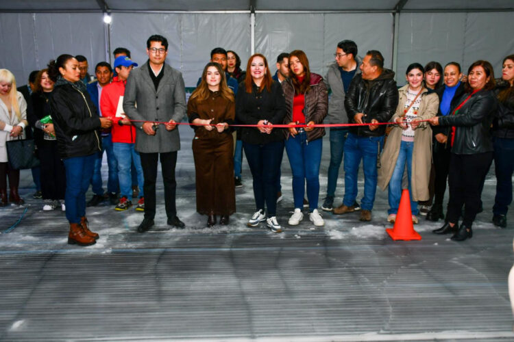 Se inaugura la pista de hielo en SCLC para disfrutar la Navidad en familia