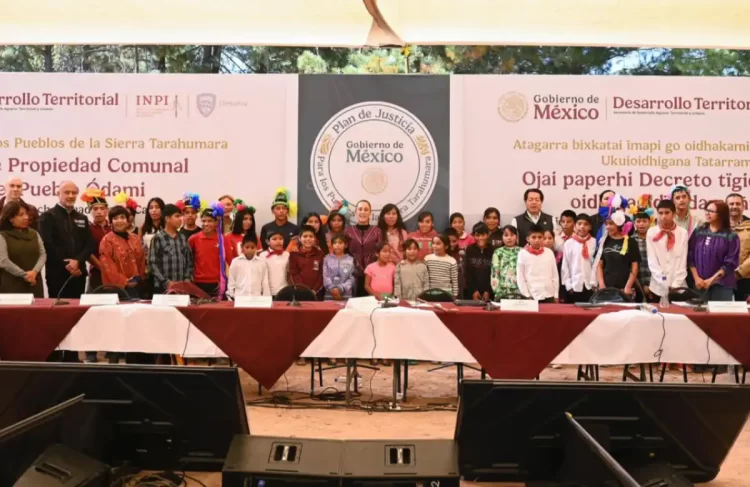 Presidenta firma restitución de tierras, inaugura Centro Libre Para Mujeres y conversa con jóvenes en gira por Chihuahua