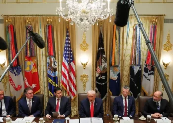 Trump planea ampliar a 30 los países incluidos en su prohibición de viajes a EU