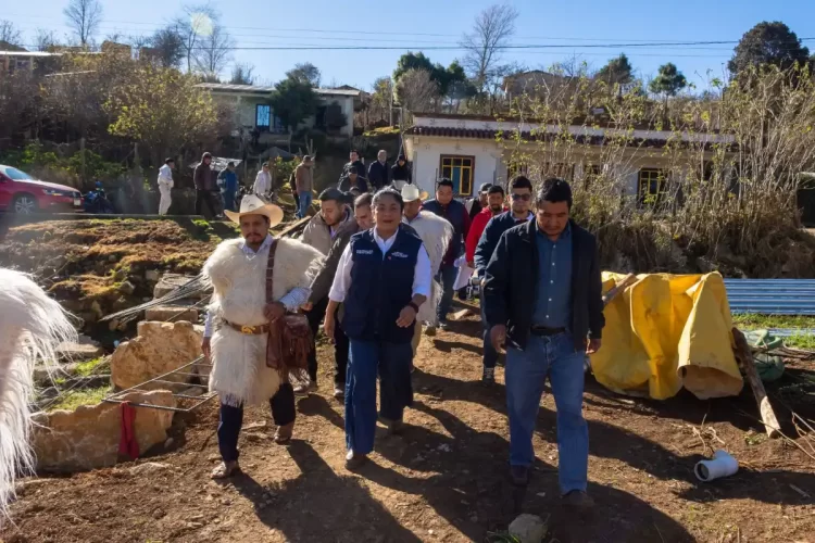 CEAS supervisa avances en obras de agua potable y saneamiento en comunidades de la región Altos