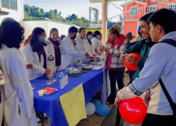 CECyT 12 El Porvenir, impulsa la formación práctica con presentación de productos alimentarios