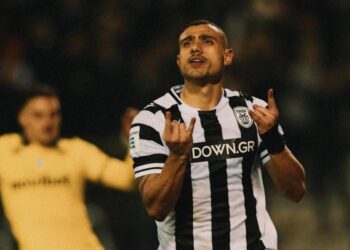 Lo que dejó ir Cruz Azul… Giakoumakis la está rompiendo en Europa