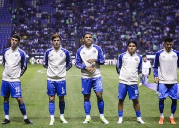 Cruz Azul prioriza la familia en medio del desgaste: así maneja Larcamón jugar de local en Puebla  