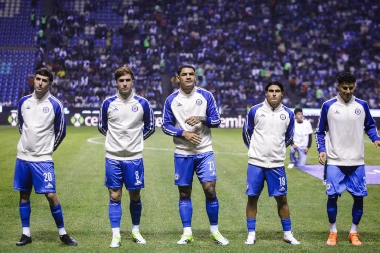 Cruz Azul prioriza la familia en medio del desgaste: así maneja Larcamón jugar de local en Puebla  