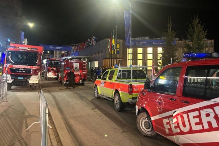 Desalojan el Foro de Davos tras un incendio cercano a la zona