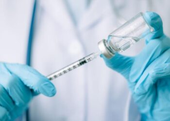 EU recomienda aplicar menos vacunas a los niños