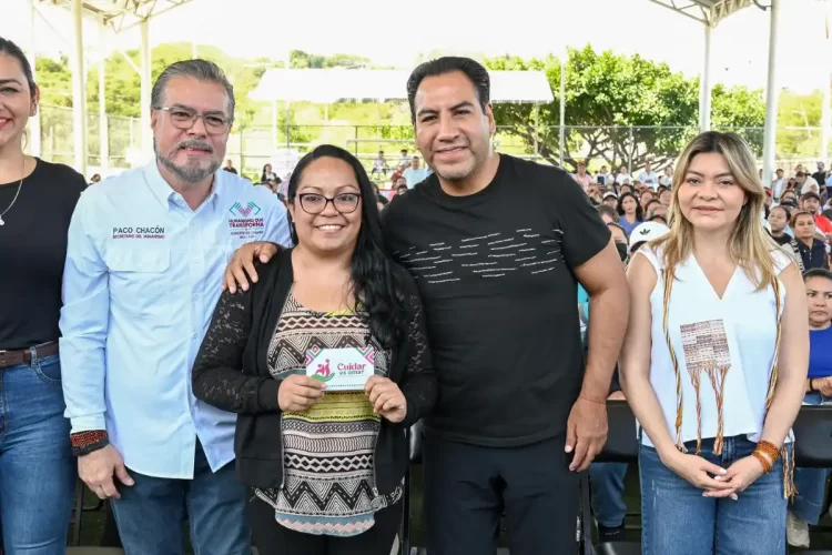 Eduardo Ramírez entrega apoyos de Cuidar es Amar y reconoce labor de personas cuidadoras