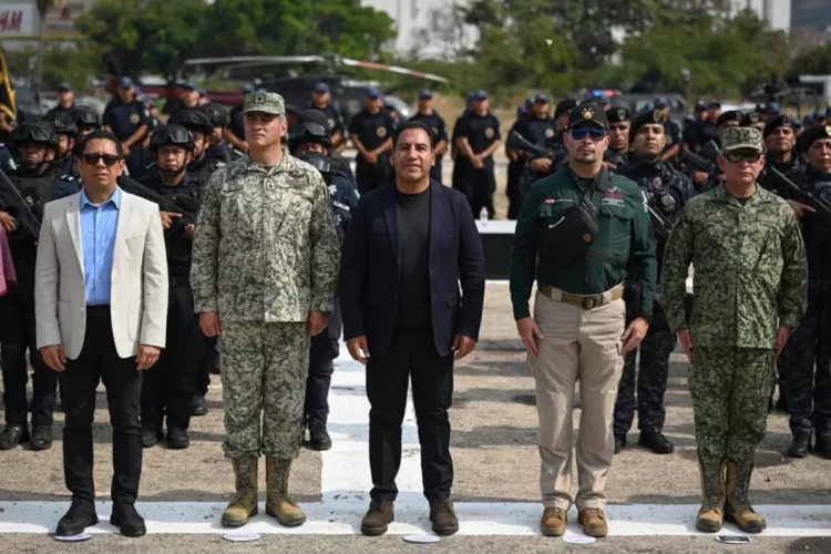 ERA encabeza entrega de armamento a las corporaciones de seguridad estatal