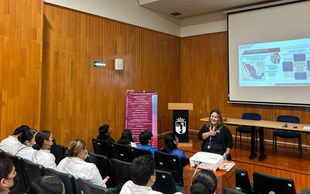 Fiscalía de la Mujer ofrece pláticas sobre violencia de género a estudiantes de Psicología y Trabajo Social