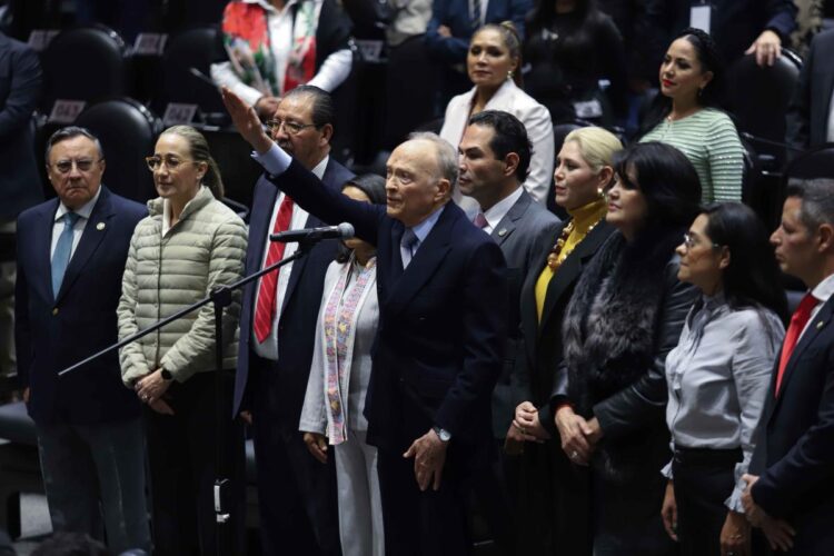 Alejandro Gertz Manero rinde protesta como embajador ante Reino Unido tras ser ratificado