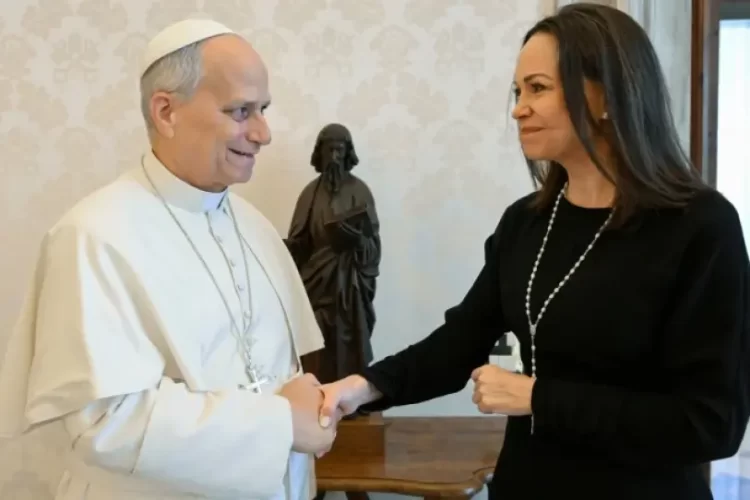 Papa León XIV recibe a María Corina Machado en El Vaticano
