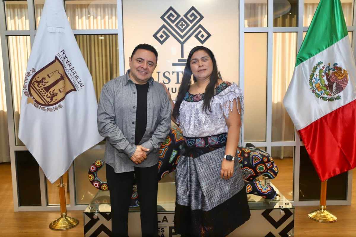 Juan Carlos Moreno Guillén se reúne con la alcaldesa de Sitalá