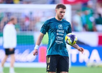 Santiago Giménez admite el error de jugar lesionado y revela el miedo de Europa al Azteca